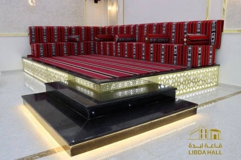 مجلس ليبي داخل قاعة لبدة